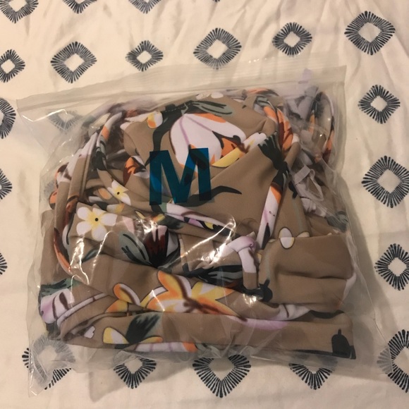 NWT lace up tropical floral bikini swimsuit - Picture 4 of 5